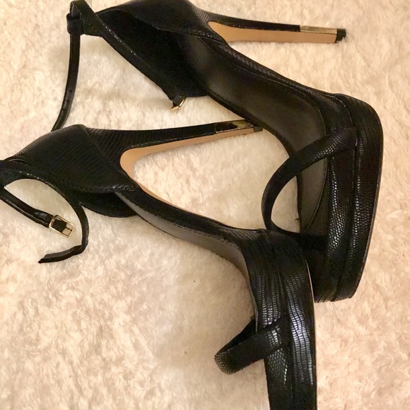 NIB never worn VS black straps heels w/gold detail - Picture 1 of 4